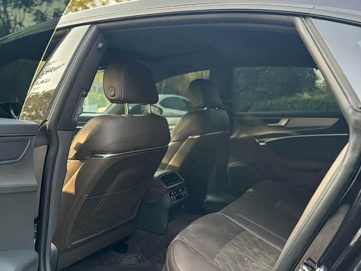 Audi A7L 2024 2024款 45TFSI S-line 筑梦型 流晶套装