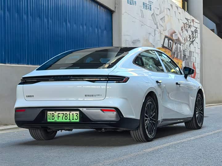 Geely Galaxy Starshine 8 EM-i 2025 2025款 130km EM-i 尊享版