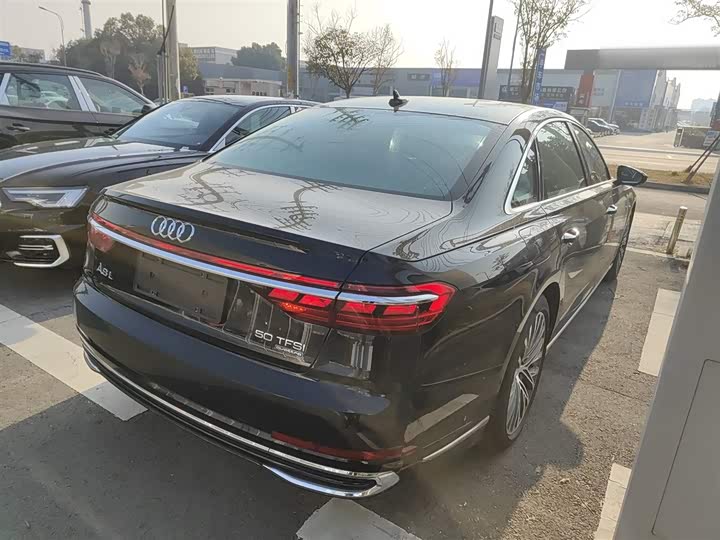 Audi A8 2024 2024款 A8L 50 TFSI quattro 臻选型