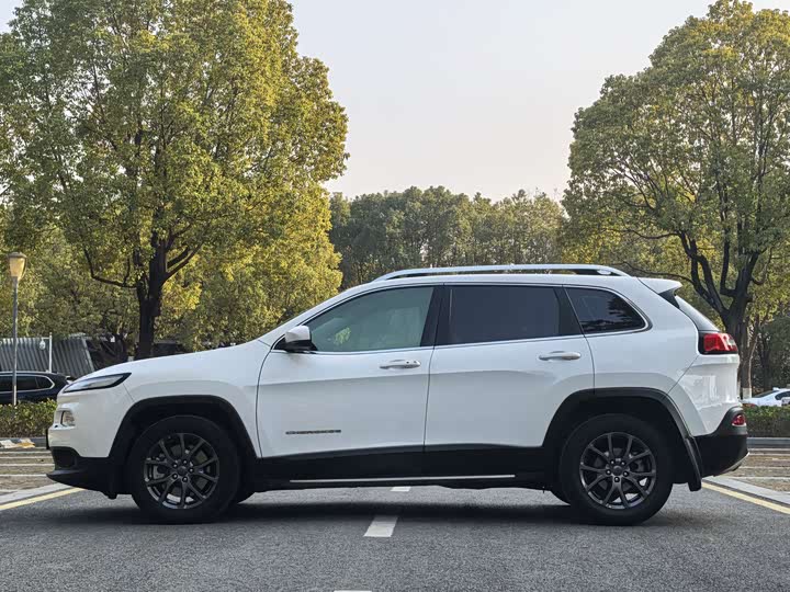 2020 Jeep Cherokee