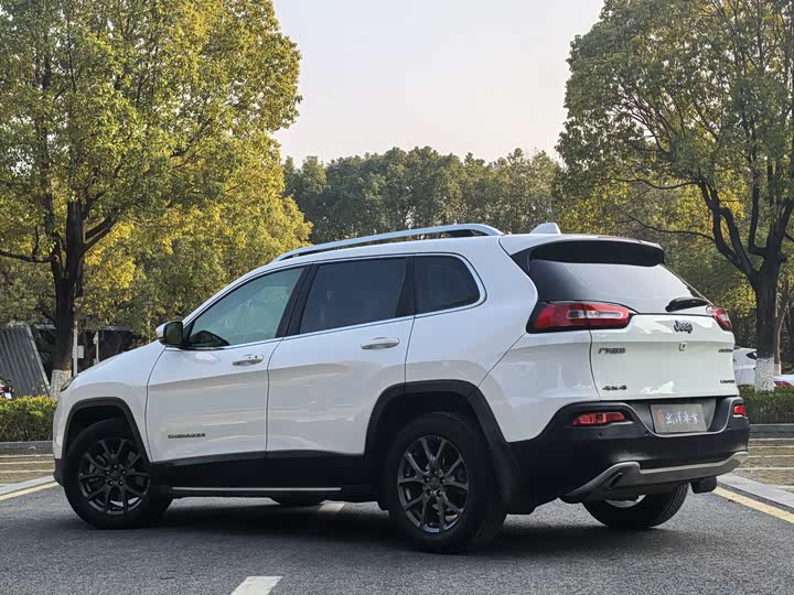 2020 Jeep Cherokee