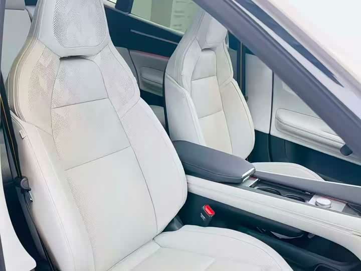 Polestar 4 2024 2024款 单电机标准续航PLUS 双星互联版