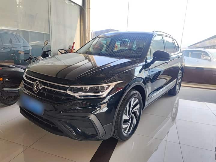 2025 Volkswagen Tiguan L Pro