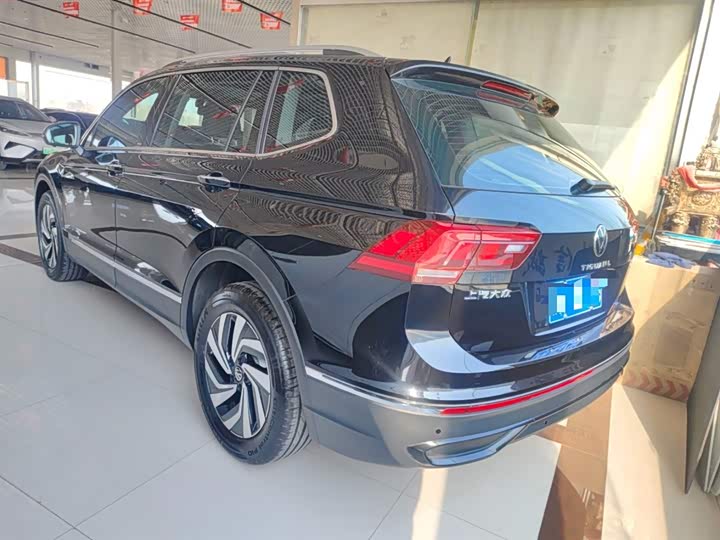 2025 Volkswagen Tiguan L Pro