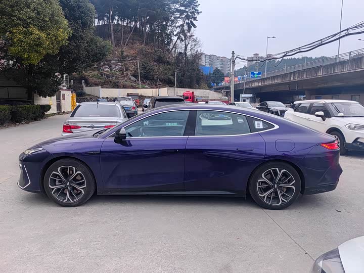 2025 Geely Galaxy E8