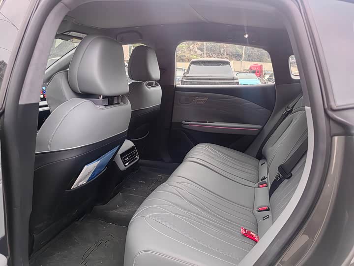 Geely Galaxy E8 2025 2025款 575km 探索智驾版