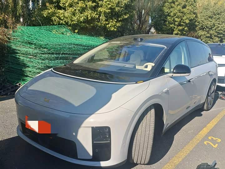 2025 LiXiang i8