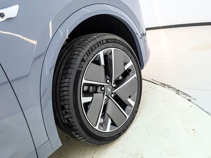 LiXiang L7 2025 2025款 Ultra 智能焕新版