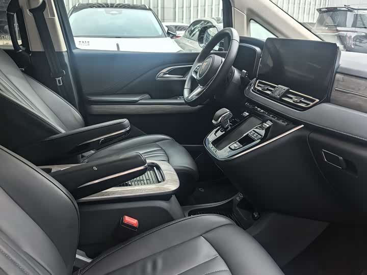 2024 Hongqi HQ9 Hybrid