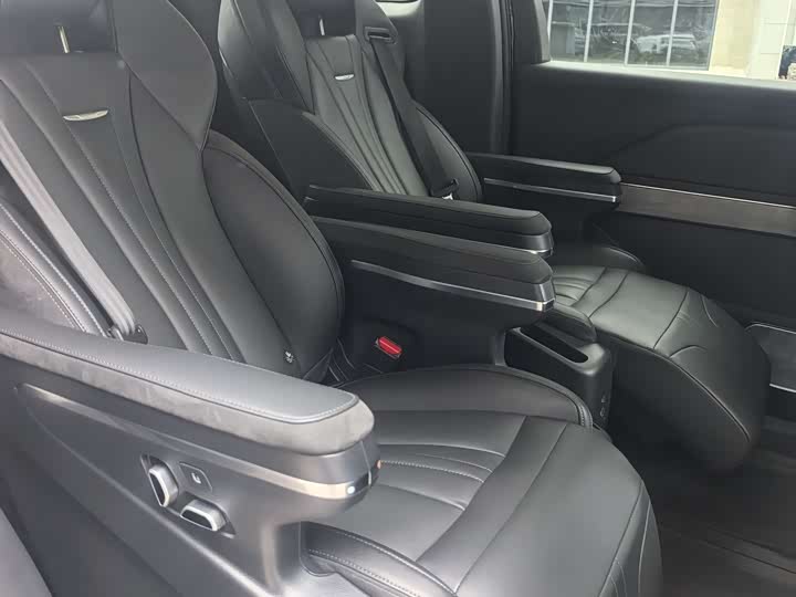 2024 Hongqi HQ9 Hybrid