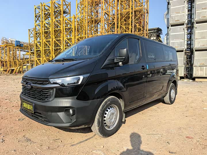 Ford Transit 2023 2023款 2.0T柴油手动多功能商用车中轴低顶5/6座