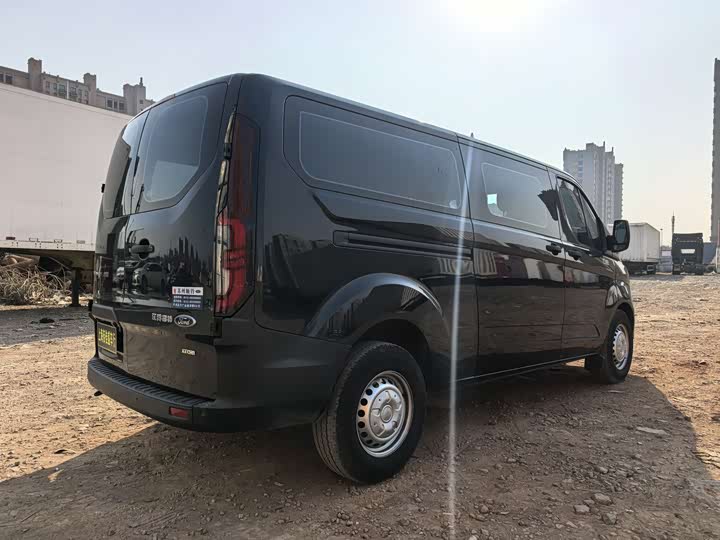 Ford Transit 2023 2023款 2.0T柴油手动多功能商用车中轴低顶5/6座