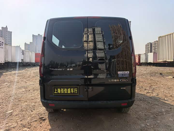 Ford Transit 2023 2023款 2.0T柴油手动多功能商用车中轴低顶5/6座