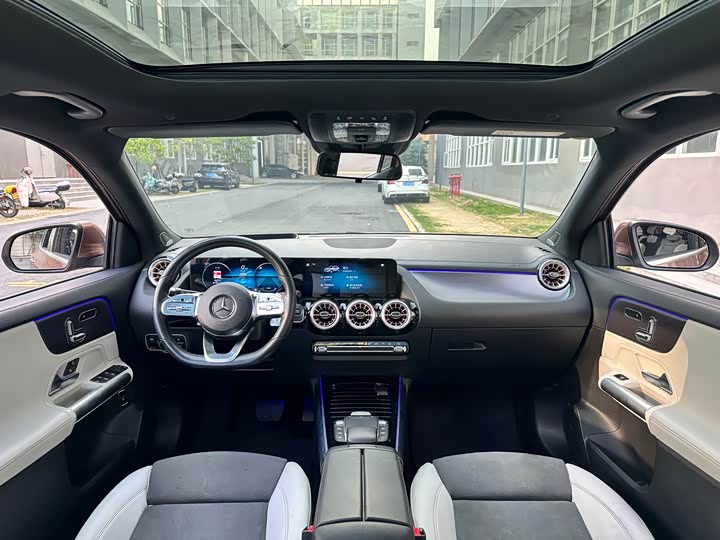 Mercedes-Benz EQA 2022 2022款 EQA 300 4MATIC 首发特别版