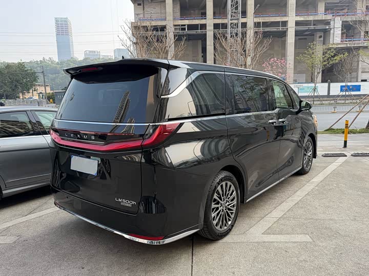 2025 Lexus LM