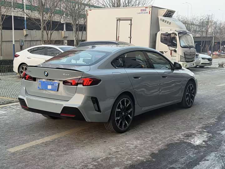 BMW 2 Series 2025 2025款 225L M运动曜夜套装
