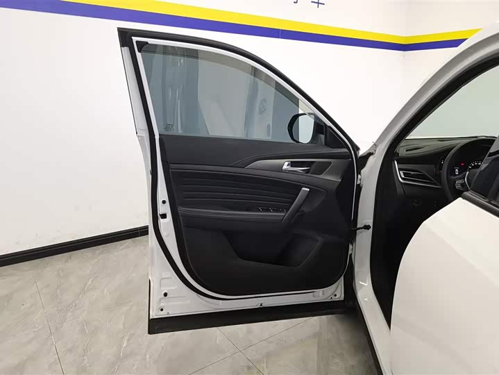 Changan CS35 Plus 2021 2021款 荣耀百万版 1.6L CVT精英版