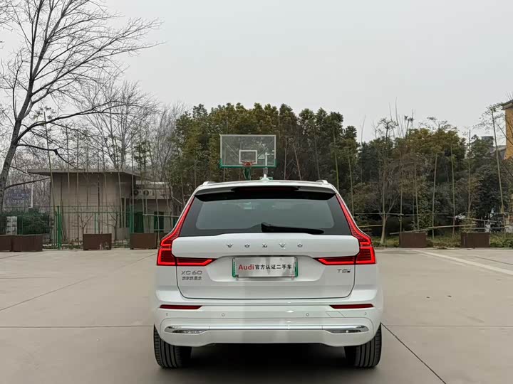 Volvo XC60 Hybrid 2025 2025款 插电式混动 长续航四驱智雅豪华版