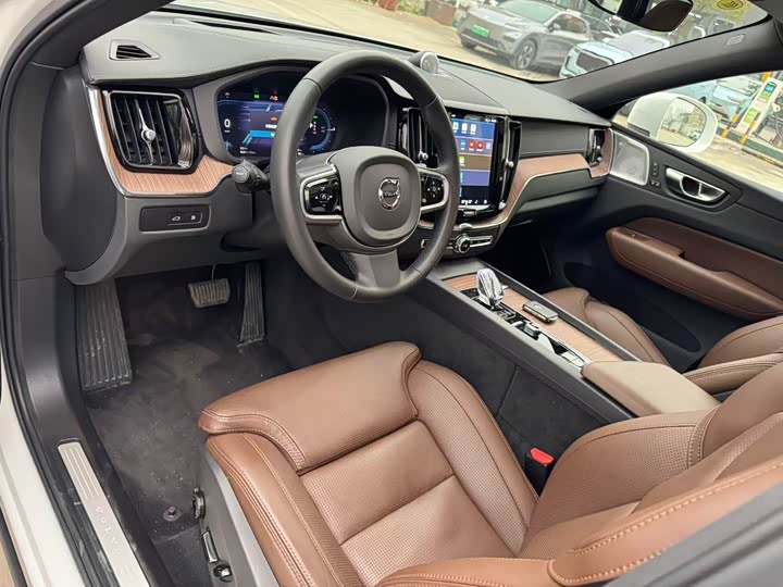 Volvo XC60 Hybrid 2025 2025款 插电式混动 长续航四驱智雅豪华版