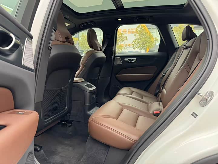 Volvo XC60 Hybrid 2025 2025款 插电式混动 长续航四驱智雅豪华版