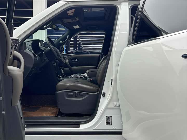 Nissan Armada 2023 2023款 ARMADA 5.6L 无敌舰队旗舰版