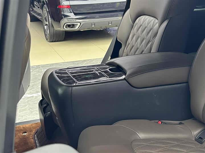 Nissan Armada 2023 2023款 ARMADA 5.6L 无敌舰队旗舰版