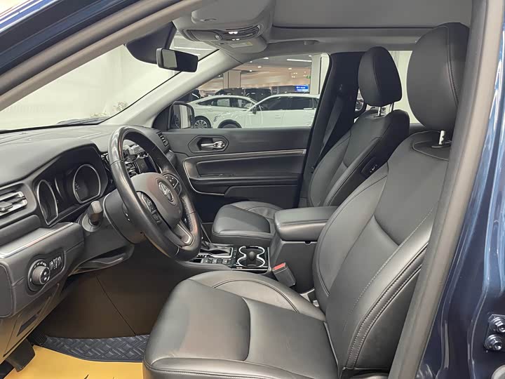 Jeep Grand Commander 2022 2022款 2.0T 两驱豪华版