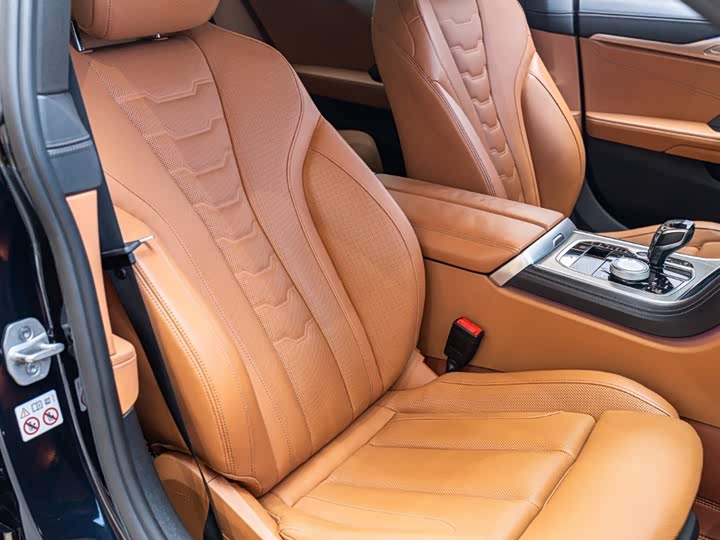 BMW 8 Series 2022 2022款 840i 四门轿跑车 M运动套装