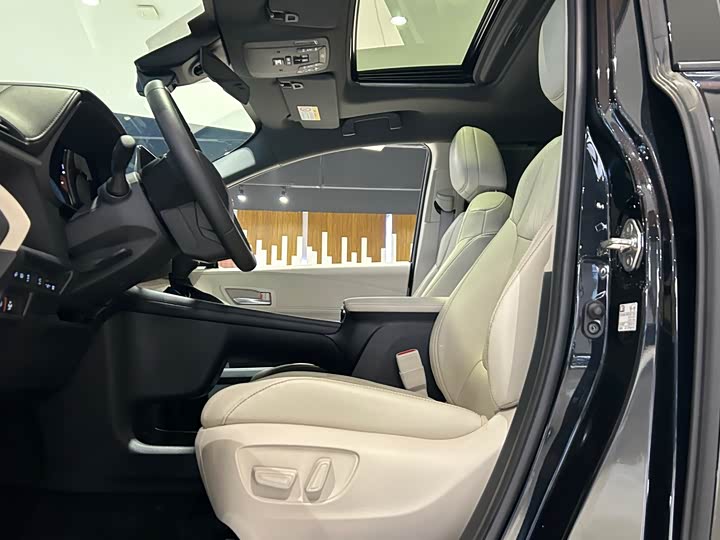 Toyota Granvia 2024 2024款 2.5L混动 尊爵ULTRA版