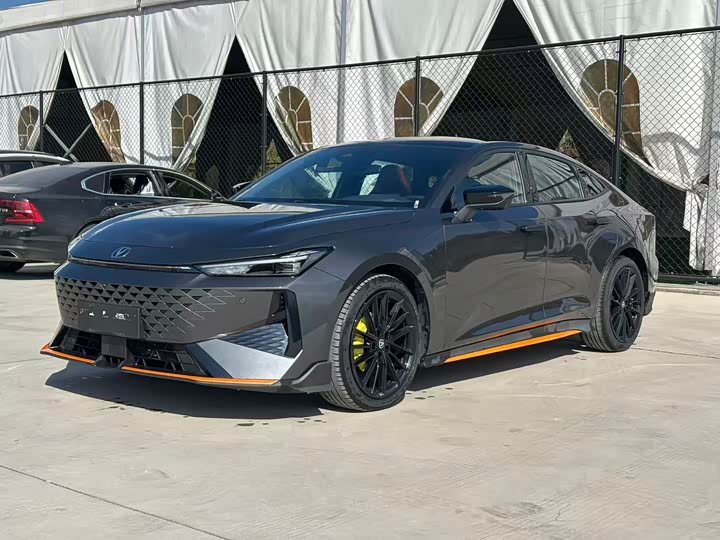 Changan UNI-V 2024 2024款 1.5T 尊贵运动型