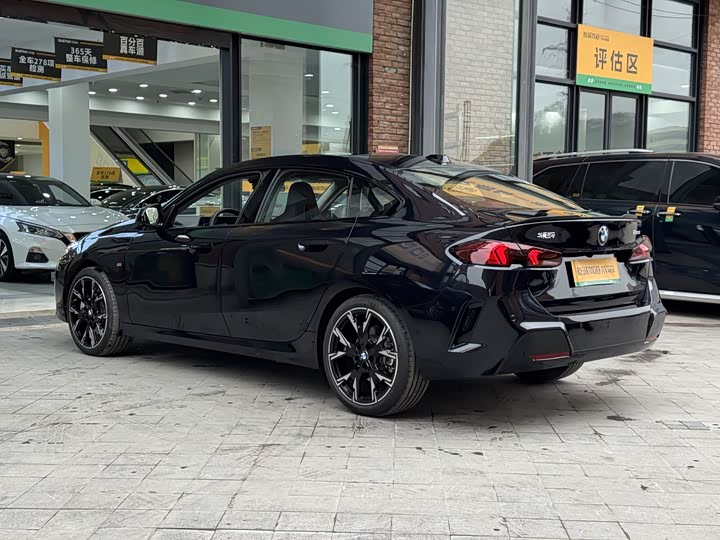 BMW 2 Series 2025 2025款 225L M运动曜夜套装
