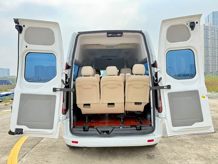 Ford Transit 2023 2023款 2.0T柴油手动商旅型中轴中顶7/8/9座