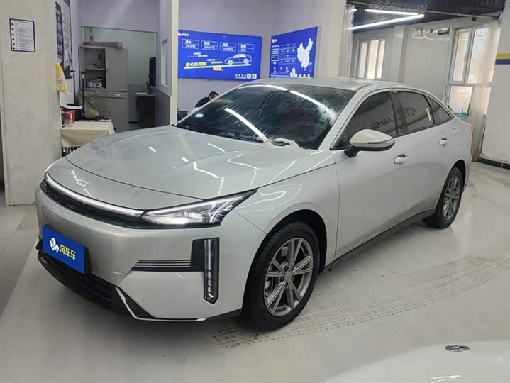 2025 Geely Galaxy L6