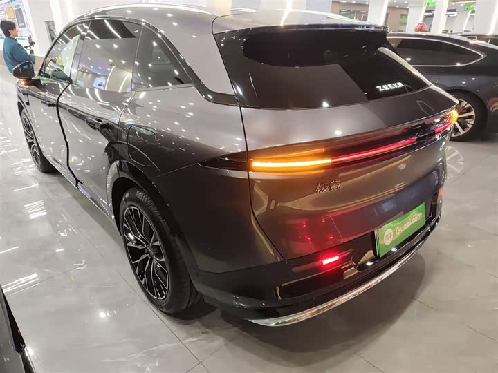 Zeekr 7X 2025 2025款 75kWh 后驱智驾版