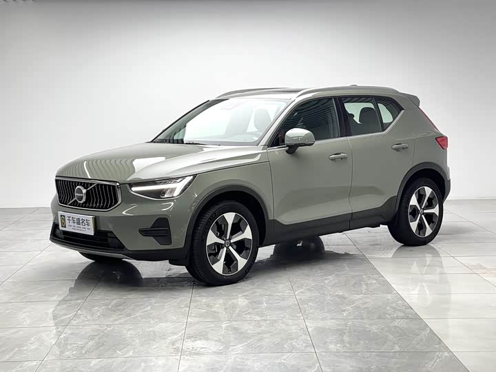 2025 Volvo XC40