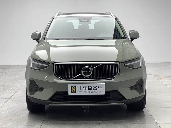 2025 Volvo XC40