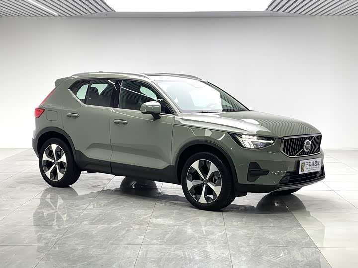 2025 Volvo XC40