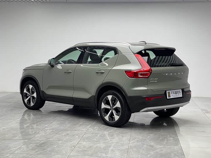 2025 Volvo XC40