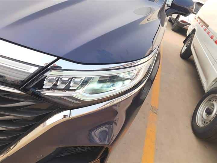 Roewe iMax 8 2022 2022款 400TGI 欢聚版