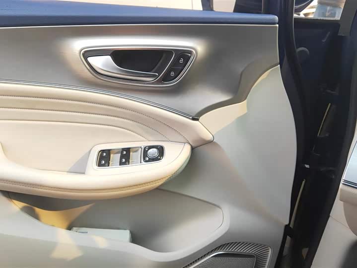 Roewe iMax 8 2022 2022款 400TGI 欢聚版