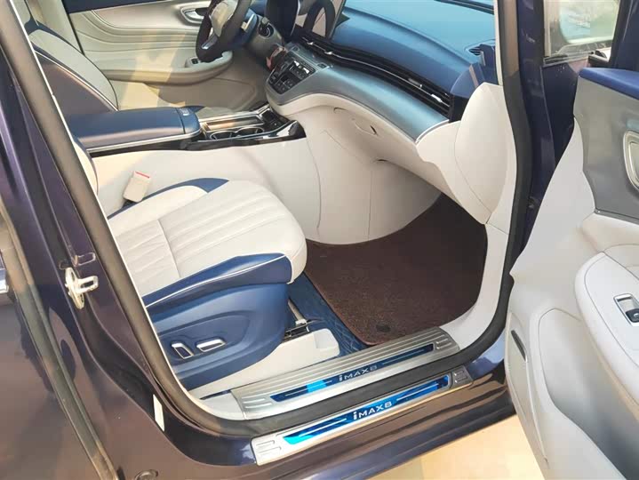 Roewe iMax 8 2022 2022款 400TGI 欢聚版