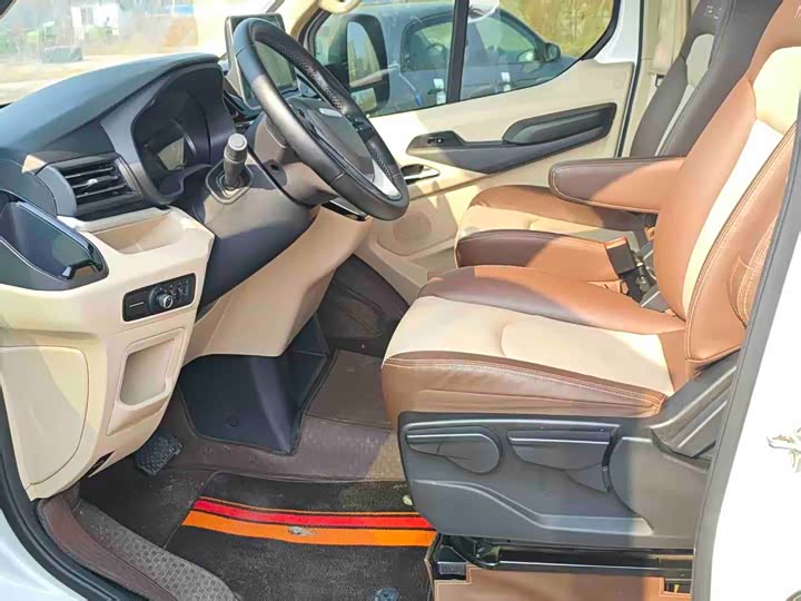 Maxus V90 RV 2021 2021款 2.0T生活家V90自行式C型房车豪华版大额头横床