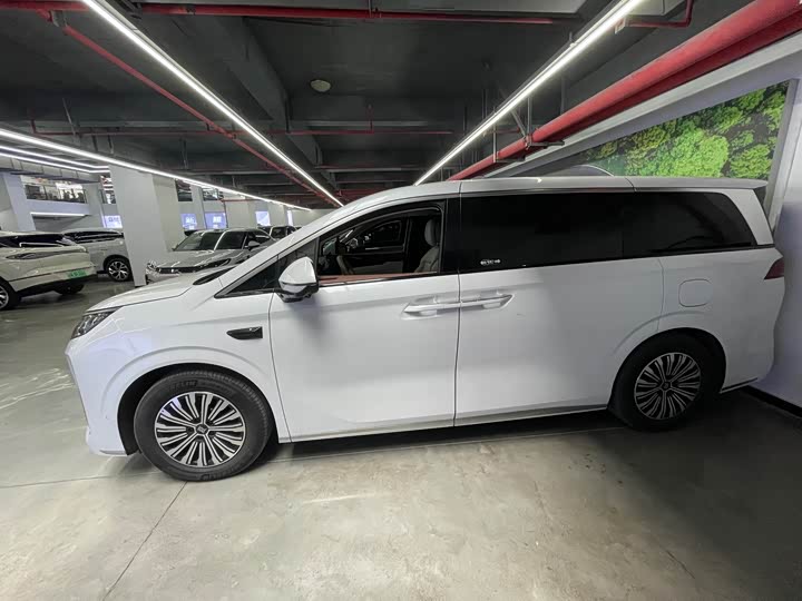 BYD Xia 2025 2025款 DM-i 1.5T 180km 卓越型