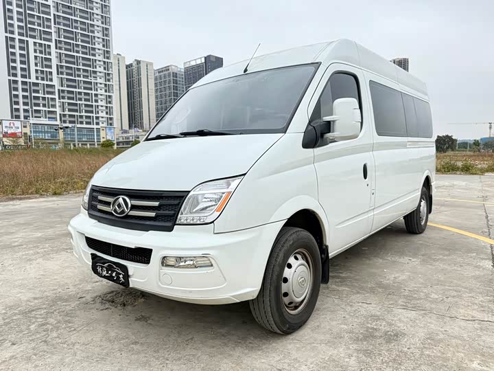 Maxus V80 2023 2023款 2.0T AMT经典傲运通动力版长轴中顶6/7/8/9座