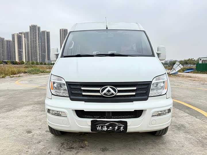 Maxus V80 2023 2023款 2.0T AMT经典傲运通动力版长轴中顶6/7/8/9座