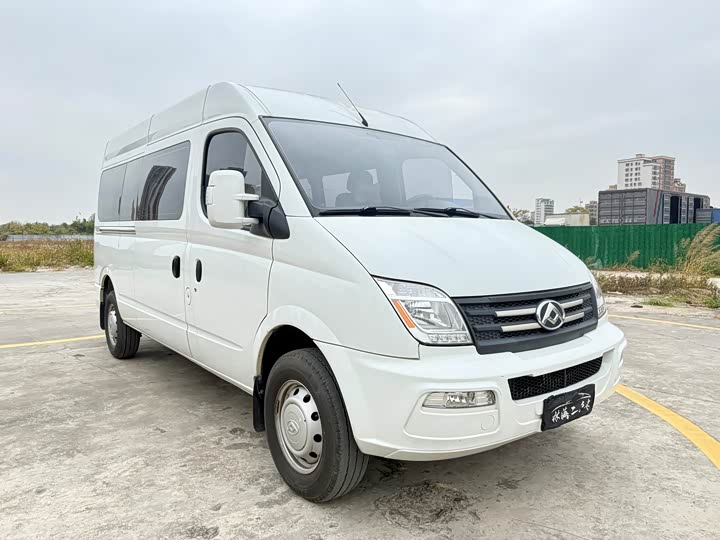 Maxus V80 2023 2023款 2.0T AMT经典傲运通动力版长轴中顶6/7/8/9座