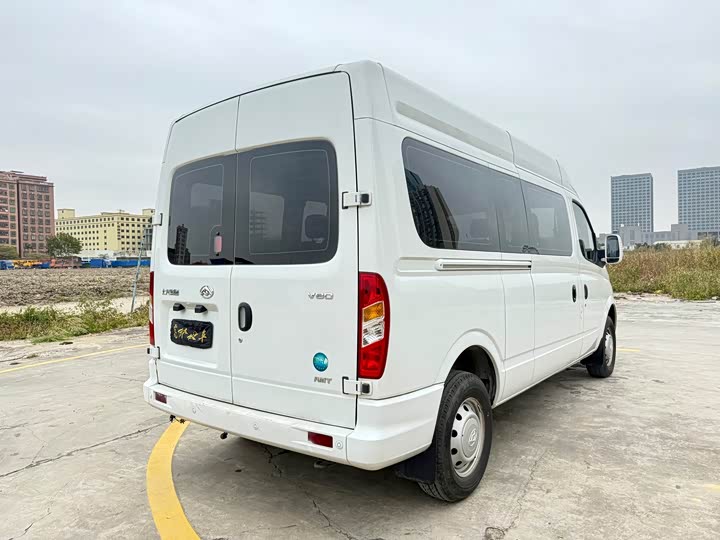 Maxus V80 2023 2023款 2.0T AMT经典傲运通动力版长轴中顶6/7/8/9座