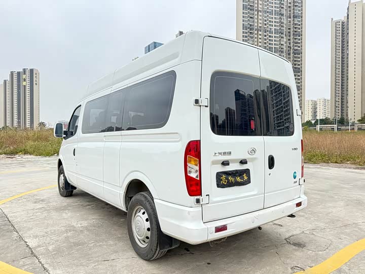 Maxus V80 2023 2023款 2.0T AMT经典傲运通动力版长轴中顶6/7/8/9座