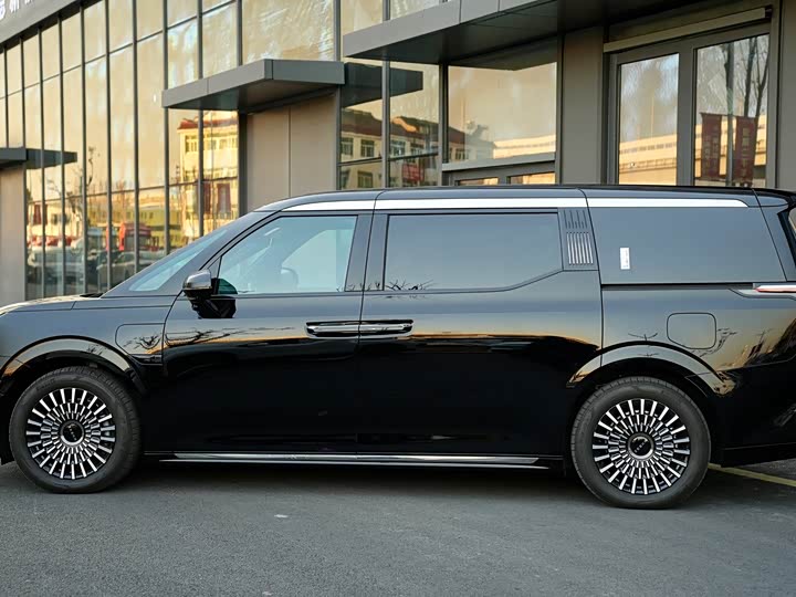 Zeekr 009 2024 2024款 七座过道版四驱 108kWh