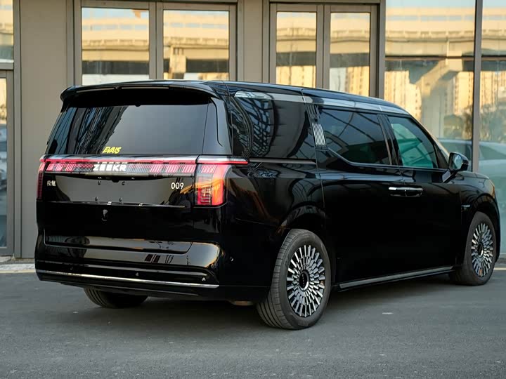 Zeekr 009 2024 2024款 七座过道版四驱 108kWh